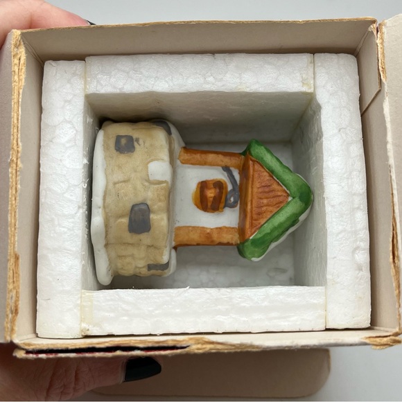 Vintage 1991 Lemax Dickensvale Porcelain Wishing Well Christmas Village #13005 - Picture 6 of 11